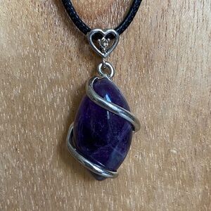Amethyst Crystal Pendant Necklace – Spiritual Calm